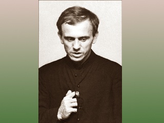 Убийство Ежи Попелюшко в 1984 году стало самым громким политическим убийством за все послевоенные годы в Польше. Этот священник завоевал огромную популярность в начале восьмидесятых годов как капеллан профобъединения "Солидарность"