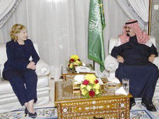 Министр иностранных дел Саудовской Аравии принц Сауд аль-Фейсал призвал разработать реальный план по предотвращению распространения ядерного оружия на Ближнем Востоке. Этот призыв прозвучал в ходе встречи с госсекретарем США Хиллари Клинтон в Эр-Рияде