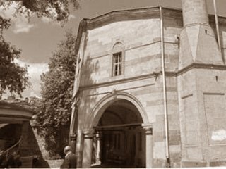 Армянская церковь Сурб Мариам Аствацацин (святой Марии Богородицы) в турецком городе Кайсери долгое время используется городским центром по вопросам молодежи и спорта как спортзал