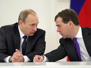 Медведев поручил Путину следить за оплатой труда высшего менеджмента банков