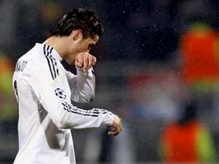 Атакующий хавбек мадридского "Реала" Криштиану Роналду заявил, что не особенно беспокоится по поводу поражения в первом матче 1/8 финала Лиги чемпионов от французского "Лиона"