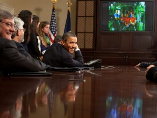 Сеанс связи с президентом США Бараком Обамой провели члены объединенного экипажа МКС и космического корабля Endeavour