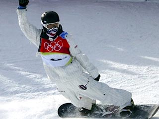 Американский сноубордист Шон Уайт на олимпийском турнире сноубордистов в Сайпресс Маунтин защитил титул чемпиона в хаф-пайпе