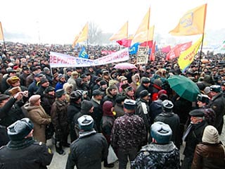 Более того, по словам Гинзбурга, сотрудники силовых структур не только не препятствовали митингу оппозиции 30 января, хотя могли бы устроить провокации, но и всячески поддерживали демонстрантов