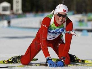 Олимпийской чемпионкой Ванкувера в индивидуальной гонке стала норвежка Тура Бергер, с одним промахом в пассиве преодолевшая 15-километровую дистанцию за 40.52,8
