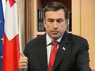 Оппозиционная партия "Демократическое движение - единая Грузия", лидером которой является экс-спикер парламента Нино Бурджанадзе, считает, что "усилиями президента Михаила Саакашвили и его окружения Грузия вновь стоит на пороге войны"