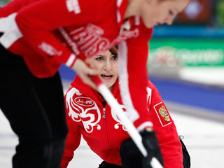 Женская сборная России по керлингу одержала третью победу на Зимней Олимпиаде, выиграв в матче 10-го тура предварительного этапа у команды Китая со счетом 7:4