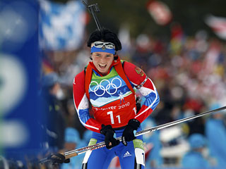 Российская женская сборная по биатлону завоевала золотую медаль в эстафете 4х6 км на Олимпиаде в Ванкувере