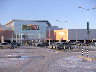 В семейном торговом центре "МЕГА Дыбенко" в Санкт-Петербурге накануне обвалилась крыша