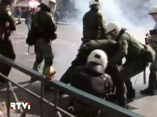 В ходе беспорядков в Афинах пострадали 23 полицейских