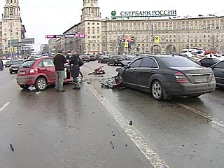 В ДТП на Ленинском проспекте Москвы виноват водитель Mercedes, заявляют родственники погибшей женщины-водителя