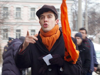 Лидер движения "Мы" Роман Доброхотов и несколько активистов организации были задержаны милицией на Крымском валу, когда направлялись к месту проведения несанкционированной акции на Калужской площади