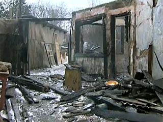 Дом частично разрушен огнем, во время пожара обрушилась кровля