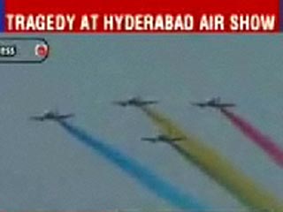 На международной авиационной выставке в Хайдарабаде потерпел крушение самолет военно-морских сил Индии