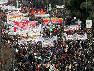 Профсоюзы Греции встретили секвестр бюджета объявлением о новой забастовке