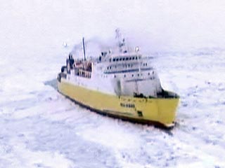 Ледоколы освободили из ледового плена паром Amorella с тысячей пассажиров на борту