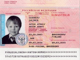 Проживающей в Финляндии русской Римме Салонен в посольстве России вручен паспорт гражданина России для ее сына, семилетнего Антона