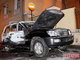 В центре столицы сгорел автомобиль Toyota Land Cruiser, принадлежащий заместителю прокурора Басманного района
