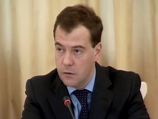 Медведев предложил Госдуме узаконить равный доступ партий к СМИ