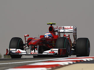 Команда "Феррари" решила заменить двигатели на обоих болидах перед стартом первого этапа чемпионата "Формулы-1"
