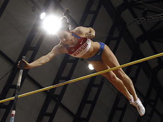 Многократная рекордсменка мира и главная фаворитка соревнований Елена Исинбаева прекратила борьбу за медали досрочно