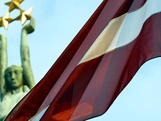 Находящаяся в глубоком кризисе Латвия объявила о переходе на евро - с 1 января 2014 года
