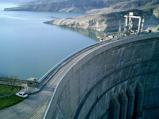 Из-за превышения уровня аварийного сброса воды в Деджухском водохранилище ведется эвакуация жителей двух населенных пунктов в Дербентском районе Дагестана