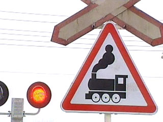Дорожно-транспортное происшествие с участием грузовика произошло утром на железнодорожном переезде Сахалинской железной дороги
