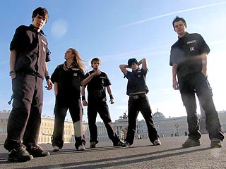 Группа Amatory была образована в Санкт-Петербурге в 2001 году. На ее счету четыре студийных альбома, а также восемь синглов. Осенью нынешнего года музыканты планируют выпуск нового альбома