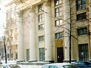 В зданиях РГГУ ищут бомбу, о которой неизвестный сообщил по телефону