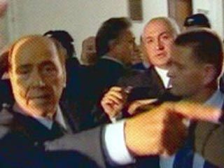 Берлускони организовал и возглавил многотысячную демонстрацию в свою поддержку