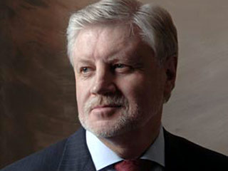 Спикер Совета Федерации Сергей Миронов в понедельник стал первым серьезным политиком, "не исключившим" свое выдвижение на выборах-2012