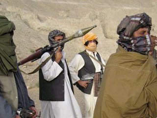 Боевики радикального афганского движения "Талибан" проходят подготовку на территории Ирана, где учатся обращаться со стрелковым оружием, утверждают разведслужбы США