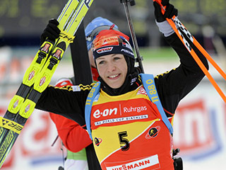 Немецкая биатлонистка Магдалена Нойнер, выиграв гонку с общего старта в рамках девятого этапа Кубка мира в Ханты-Мансийске, стала двукратной обладательницей Большого хрустального глобуса, заняв уверенное первое место в общем зачете нынешнего сезона