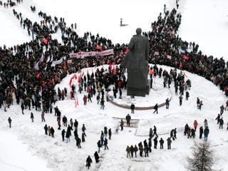 Несколько тысяч человек приняли сегодня участие в несанкционированном митинге в Архангельске против роста тарифов на жилищно-коммунальные услуги