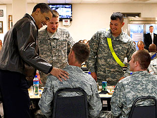 Президент США Барак Обама встретился с солдатами в Афганистане