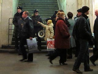 Милиция просит москвичей быть бдительнее и сразу сообщать о подозрительных людях и бесхозных предметах