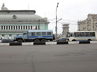 В метро и на улицы Москвы стянуты бойцы Внутренних войск