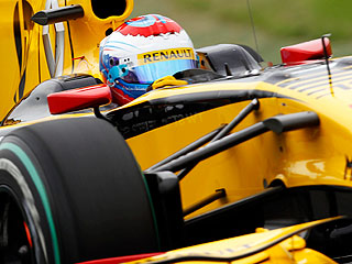 Босс Renault F1 похвалил Петрова за удачный старт в Мельбурне