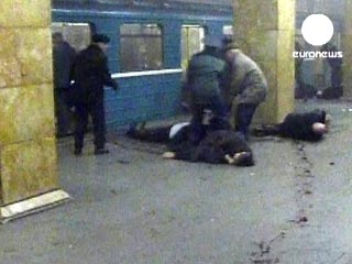 Следственный комитет при прокуратуре РФ обратился к очевидцам двух взрывов в московском метро, произошедших в понедельник, с просьбой предоставить любую информацию о терактах