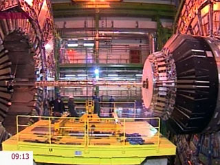 Две последовательных попытки ученых Европейского центра ядерных исследований (CERN) начать программу физических исследований на Большом адронном коллайдере (БАК) закончились неудачей