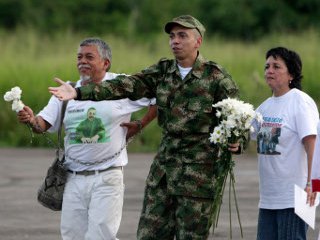 Экстремисты Революционных вооруженных сил Колумбии передали представителям властей сержанта Пабло Эмилио Монкайо, которого удерживали в плену более 12 лет