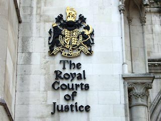 Высокий суд Лондона отказался отклонить иск известного бизнесмена Бориса Березовского к другому российскому предпринимателю Роману Абрамовичу