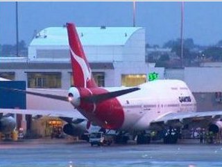 В международном аэропорту австралийского города Сидней сегодня ночью при посадке загорелся аэробус А-380
