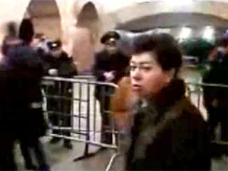 Один из пользователей интернета 31 марта опубликовал в сети снимки, которые, возможно, помогут милиции установить личности смертниц, устроивших 29 марта страшные теракты в столичном метро