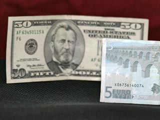 Доллар подешевел на 6 копеек, евро подрос на 15