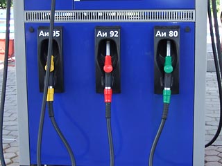 Тройка судей ВАС поддержала антимонопольщиков по самому принципиальному вопросу - как доказывать монопольно высокие цены на бензин