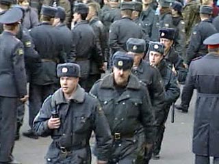 Более 100 тыс. милиционеров и военнослужащих Внутренних войск МВД РФ будут обеспечивать безопасность празднования Пасхи в эти выходные