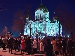 Около 176,5 тыс москвичей и гостей столицы приняли участие в пасхальных богослужениях