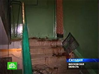 В Дмитрове отец милиционера грозит смертью жильцам дома, в котором его сына расстрелял педофил